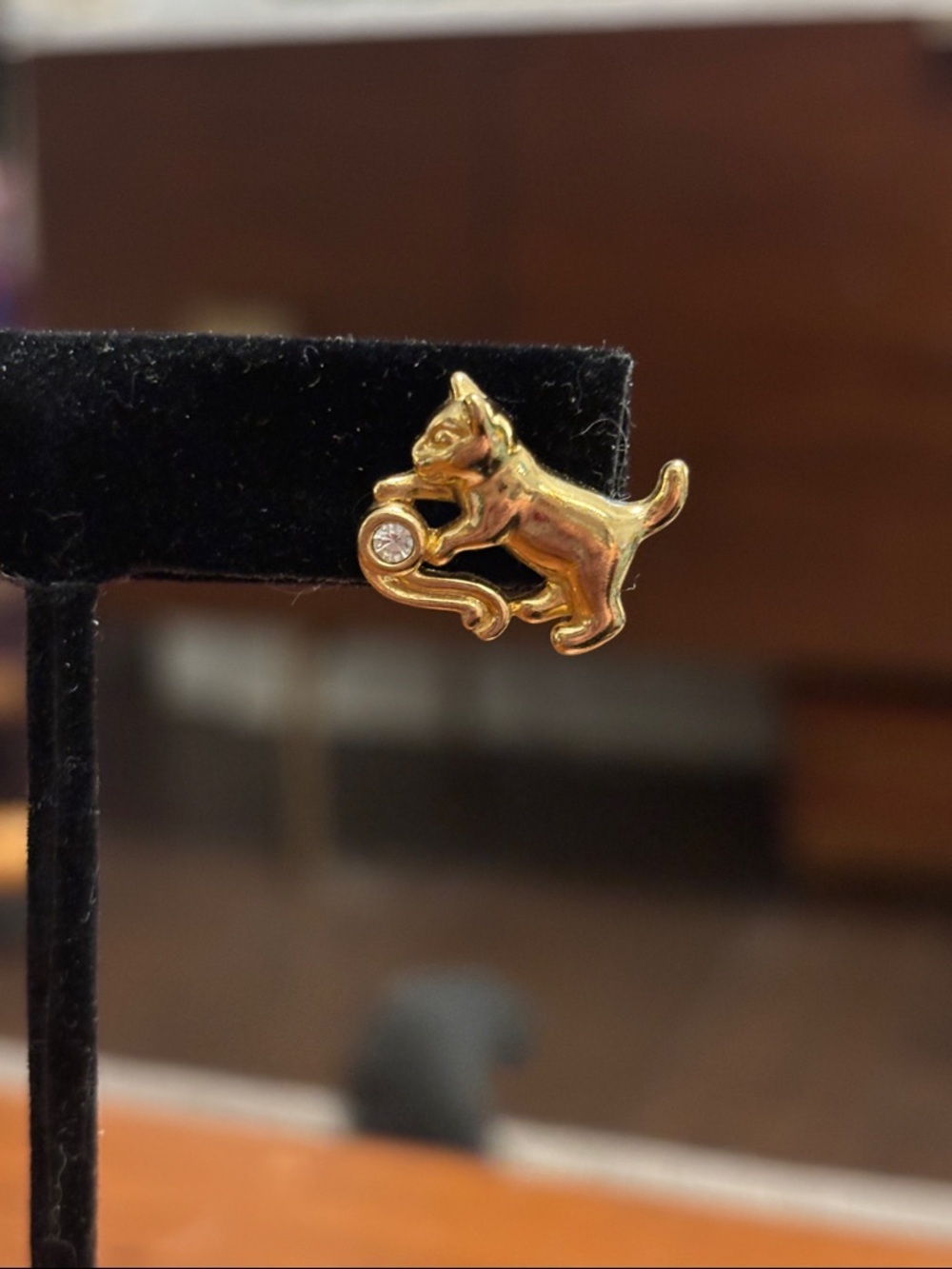 Avon Gold Cat Stud Earrings with Clear Accent - Picture 4 of 5